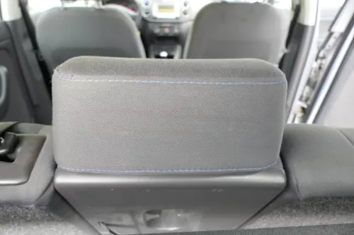 VW Golf Plus 5M Kopfstützen Kopfstütze hinten in der Mitte mittig blaue Nähte (117256)