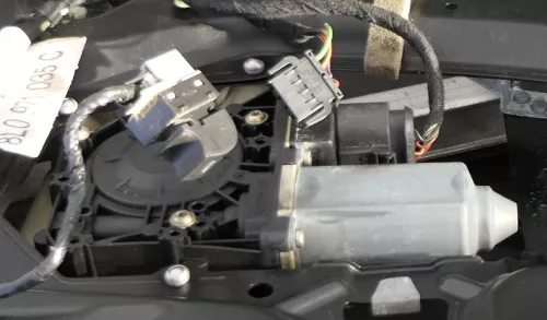 Audi A3 8L Fensterheber Motor hinten links 8L4959801A passt nur HINTEN (119417)