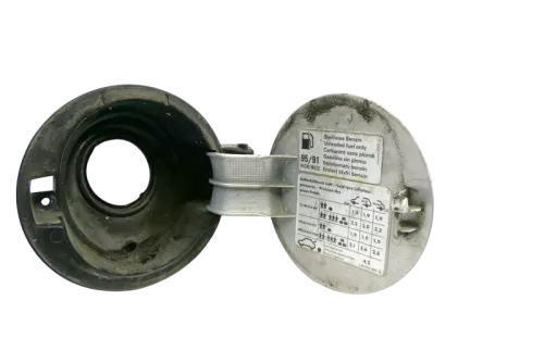 VW Golf 4 Limousine Tankdeckel Deckel Tank Tankverschluß Silber LB7Z --- (121204)