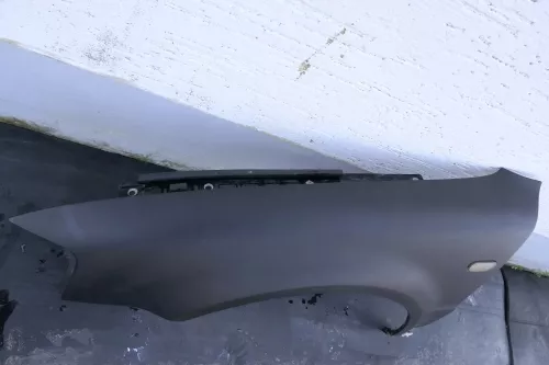 VW Passat 3B Kotflügel vorne links schwarz matt (123020)