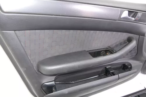 Audi A6 4B Türverkleidung Verkleidung Tür vorne +hinten links und rechts (123992)