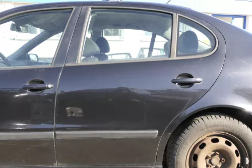 Seat Leon Toledo 1M Tür hinten links Fahrerseite schwarz LC9Z