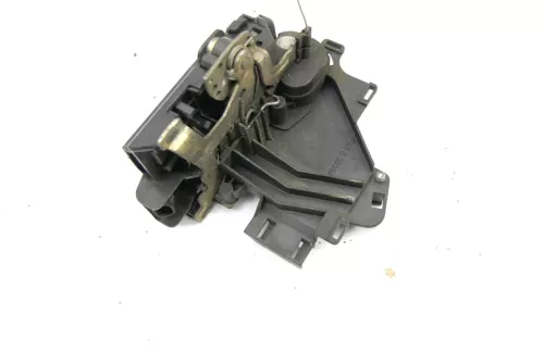 VW Golf 4 Passsat Stellmotor Tür Türschloß OHNEZentralverriegelung vorne rechts (126299)