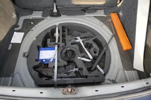 VW Golf 5 1K Bordwerkzeug Pannenset MIT Wagenheber für KeinNotrad Styropor (128328)