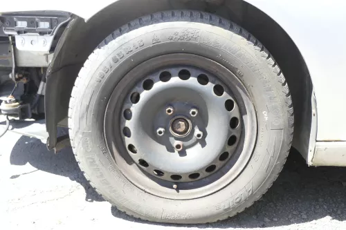 VW Golf 6 Caddy 195/65 R15 91T Winterreifen M+S Felgen 6jx15H2 ET47  ca. 6mm (128815)