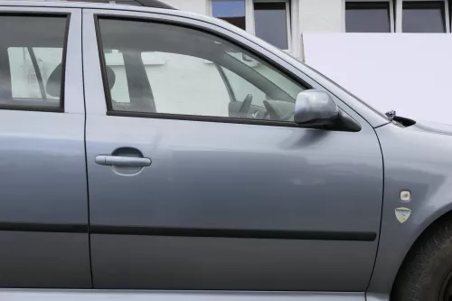 Skoda Octavia 1U Kombi + Limo Tür vorne rechts Beifahrertür silber grau LF7U (129130)