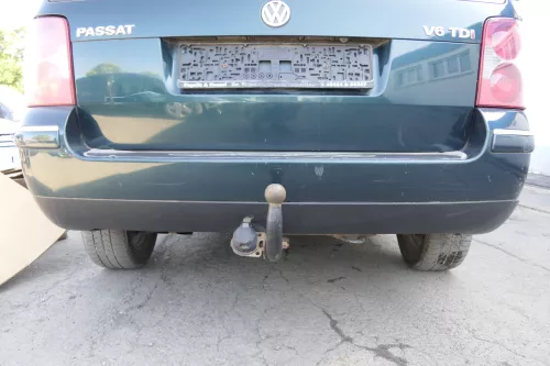 VW Passat 3BG Kombi nur den Spoiler /Lippe von Stoßstange hinten Heckstoßstange  (129681)
