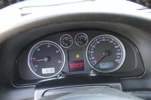 VW Passat 3BG Tacho Tachometer Kombiinstrument 323.000km 3B0920829A Diesel TDI (129682)