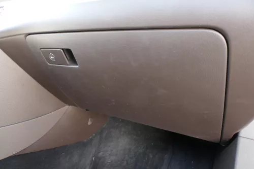 VW Passat 3C B7 Handschuhfach Handschuhfachdeckel Deckel Klappe braun (129932)