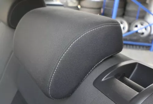 VW Golf 5 V Kopfstütze hinten rechts oder links anthrazit dunkel United verstell (140868)