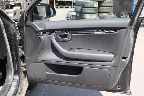 4x Audi A4 8E B7 Türverkleidung Verkleidung Tür vorne und hinten schwarz 4 Stück (140933)
