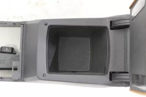 VW Golf 7 5G Mittelarmlehne Armlehne original mitte braun  (141660)