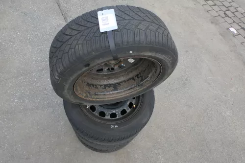 Audi A4 B5 A6 4B Passat 3BG Felgen Reifen Winterreifen M+S 205/55 R16 91H 5-6mm (141738)