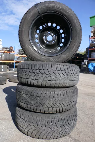 VW Golf 6 Caddy 2K 195/65 R15 91T Winterreifen M+S Felgen Reifen M&S ca. 5-6mm (141740)