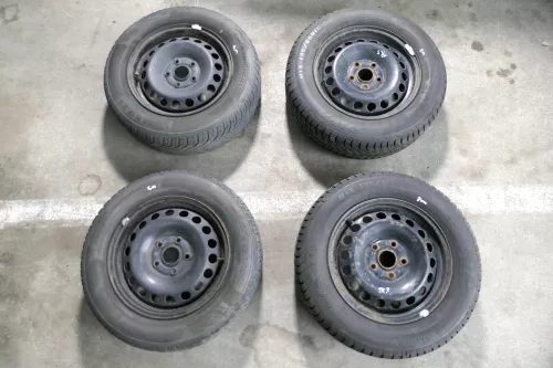 VW Golf 6 Caddy 2K 195/65 R15 91T Winterreifen M+S Felgen Reifen M&S 2x5mm 2x8mm (141766)