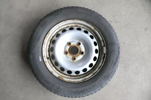 4x Golf 6 Caddy 2K 195/65 R15 91T Winterreifen M+S Felgen Reifen M&S ca. 4mm (141771)