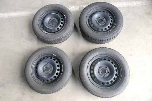 VW Golf 6 Touran 1T 195/65 R15 91H Winterreifen M+S Felgen Reifen M&S ca. 5-6mm (141782)