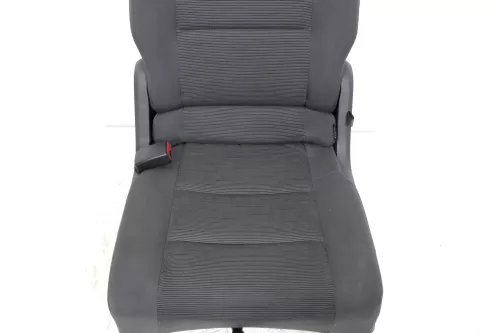 VW Touran Sitz hinten links (hintern Fahrersitz) Rücksitz Isofix 141943 (141943)