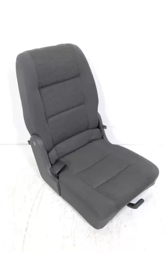 VW Touran Sitz hinten links (hintern Fahrersitz) Rücksitz Isofix 141943