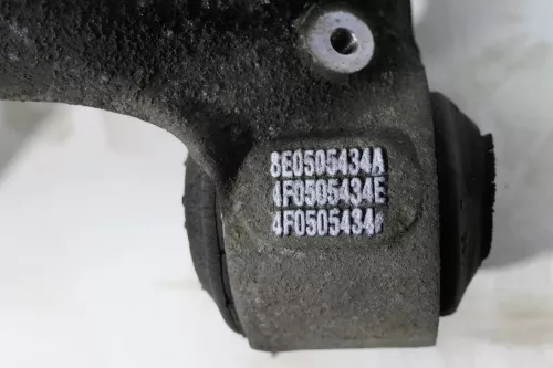 Audi A4 8E A6 4F Quattro Allrad Achsschenkel Radlagergehäuse hinten rechts 8E050 (141984)