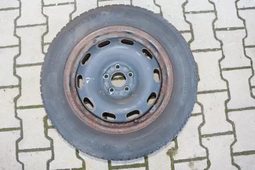 VW Golf Touran Felgen Winterreifen M&S Reifen 195/65 R15 91H 1K0601025C 6-7mm (142239)