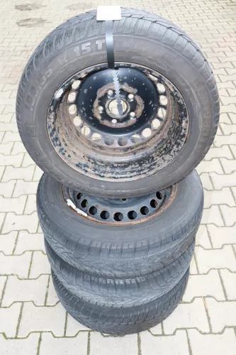 Audi A4 B5 A6 4B Passat 3BG Felgen Reifen Winterreifen M+S 185/65 R15 88T  3-6mm (142268)