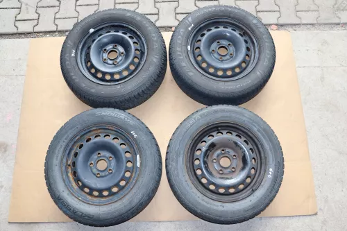 VW Golf 6 Plus 5M 195/65 R15 91T Winterreifen M+S Felgen Reifen M&S ca. 5-7mm (142416)