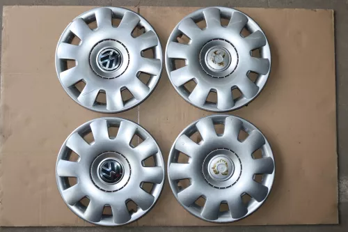 original 4 Stück VW Bora Golf 4 Radkappe Radzierkappe 15 Zoll 1J0601147P IIII (142483)