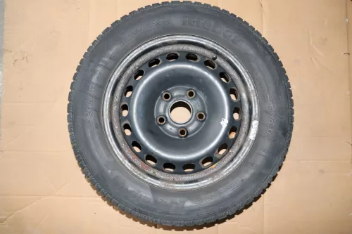Audi A4 B5 A6 4B Passat 3B 3 Felgen Reifen Winterreifen M+S 195/65 R15 91T 4-7mm (142512)