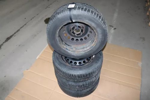 Audi A4 B5 A6 4B Passat 3B 3 Felgen Reifen Winterreifen M+S 195/65 R15 91T 4-7mm (142512)