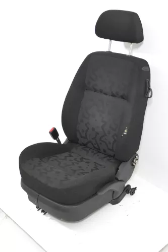 VW Golf 4 Bora Sitz vorne links Fahrersitz 2/3-Türer klappbar  (143761)
