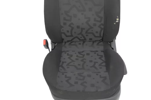 VW Golf 4 Bora Sitz vorne links Fahrersitz 2/3-Türer klappbar  (143761)