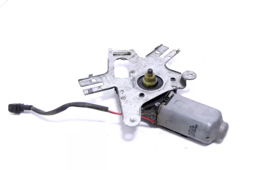 VW Polo Kombi Caddy 2 ektrischer Fensterheber nur der Motor vorne links  (145910)