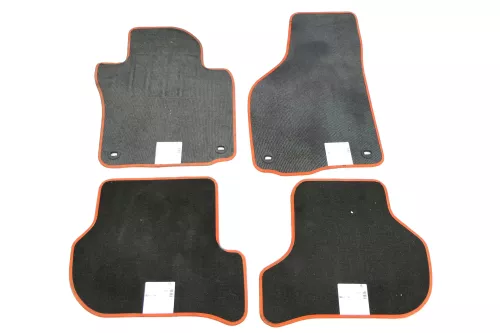 4x Original VW Golf 5 und Plus 5M Fußmatten Fußmatte vorne links rechts hinten (147263)