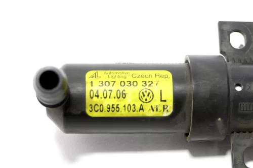 VW Passat 3C Düse Scheinwerferreininungsanlage 3C0955103A SWR Wischwasser links  (147393)