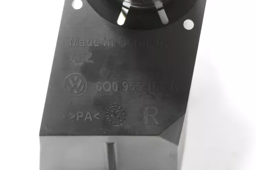 VW Polo 9N3 Halter für Düse Scheinwerferreininungsanlage SWR Wischwasser RECHTS  (147427)