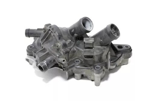 VW Passat Golf Kühlmittelregler Wasserpumpe Pumpe Gehäuse 04E121042M