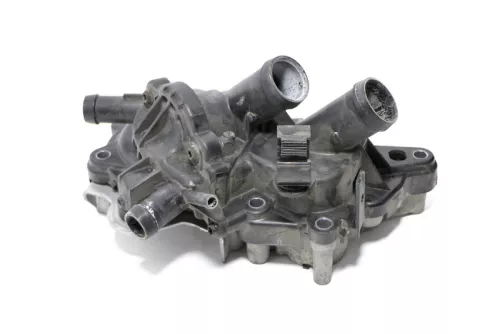 VW Passat Golf Kühlmittelregler Wasserpumpe Pumpe Gehäuse 04E121042M (147690)