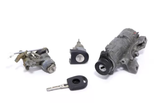 VW Golf 4 Lim Schloßsystem 1x Türschloß 1x Schlüssel Zündschloß Heckschloß (148185)