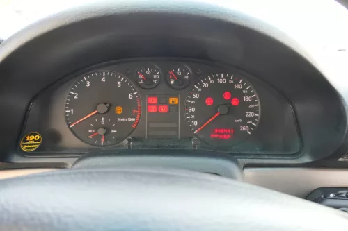 Audi A4 B5 Tacho Tachometer Kombiinstrument 349000km 8D0919861C Benziner 1,8 ADR (148609)