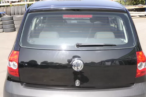 VW Fox 5Z Heckklappe Kofferraumklappe Klappe hinten mit Scheibe schwarz L041 uni (150098)