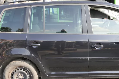 VW Touran 1T 1T3 Tür hinten rechts schwarz LC9X deepblack mit Scheibe black xx (150612)