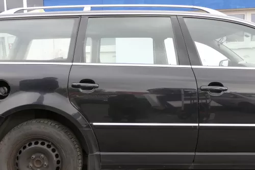 VW Passat 3B 3BG Kombi Variant Tür hinten rechts schwarz LC9Z blackmagic metall (150649)