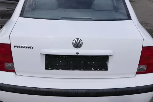 VW Passat 3B Limousine Heckklappe Klappe hinten Kofferraumklappe weiß LB9A (150669)