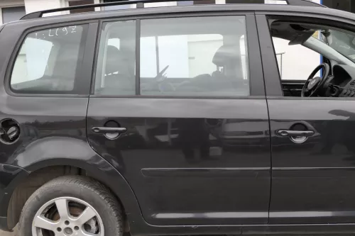 VW Touran 1T 1T3 Tür hinten rechts schwarz metallic LC9Z black metal  + Scheibe (150684)