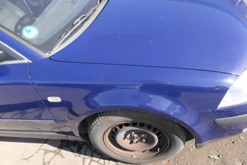 VW Passat 3BG Kotflügel vorne rechts blau LA5E uni (Blinkerloch)  (150891)