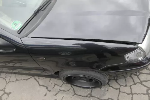 VW Polo 6N2 Kotflügel vorne rechts schwarz LC9Z (bis auf den Schweller) (150932)