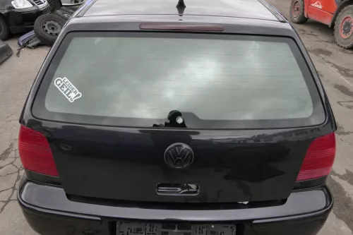VW Polo 6N2 Heckklappe Klappe hinten Kofferraumklappe schwarz LC9Z Scheibe (150936)