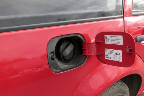 VW Golf 4 Variant Kombi Tankdeckel Deckel Tank Tankverschluß rot LY3D tornardoro (151284)
