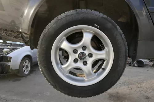 VW Passat 3BG Alufelgen Winterreifen Reifen 205/60 R15 91H KBA 43885 # 7mm (151724)